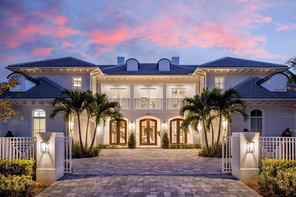 Photo of 2520 DEL LAGO Drive, Fort Lauderdale, FL 33316 (MLS # B26079799)
