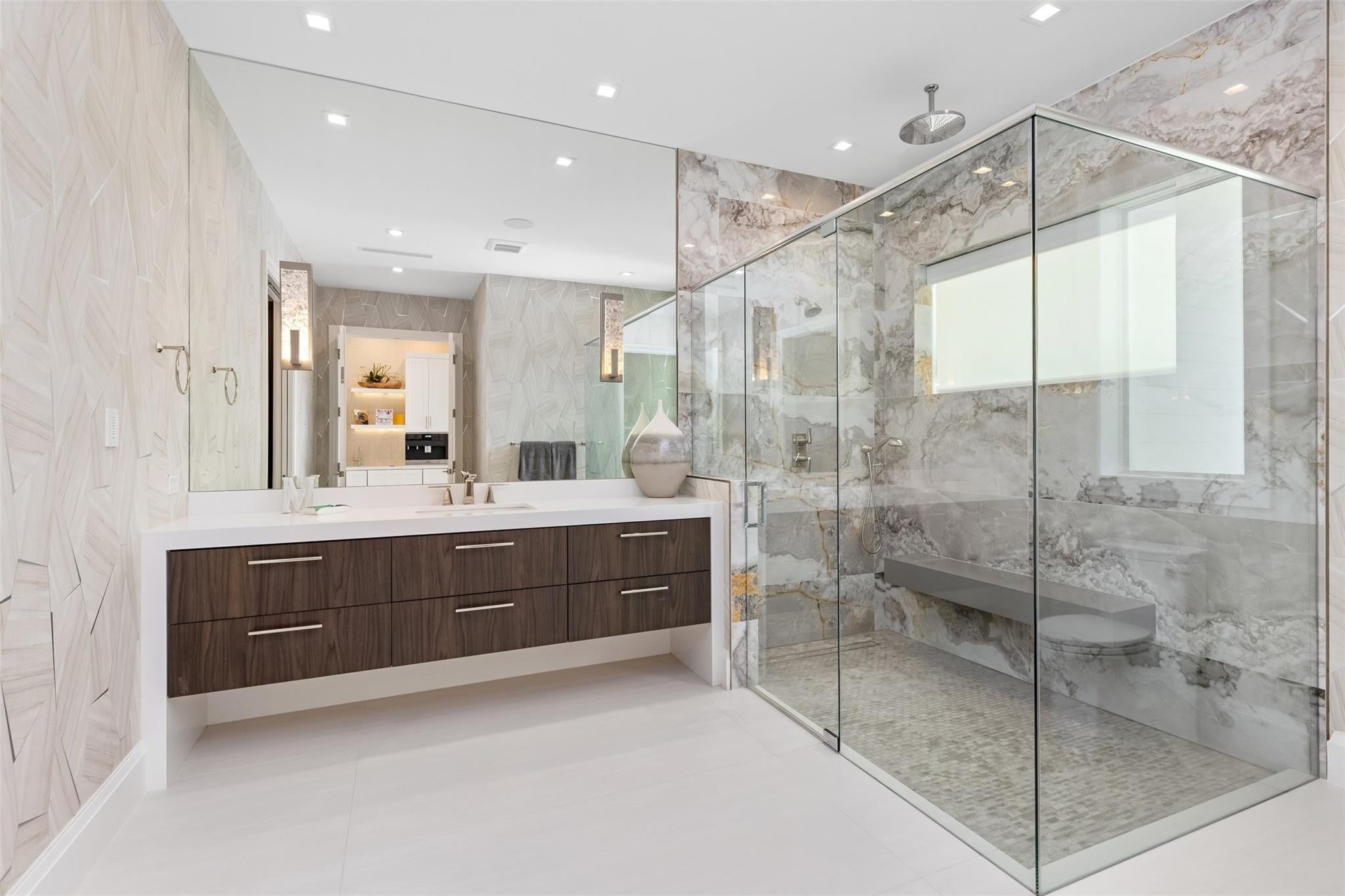 Nestled on one of Fort Lauderdales most desired streets, with only 17 – image 54