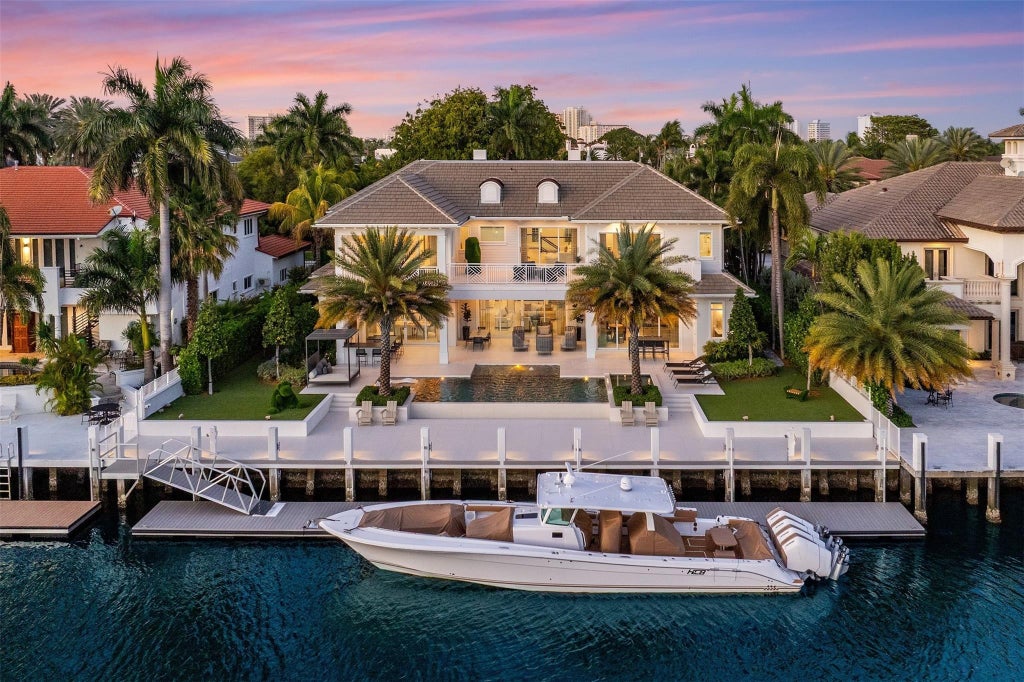 Photo of 2520 DEL LAGO Drive, Fort Lauderdale, FL 33316 (MLS # B26079799)