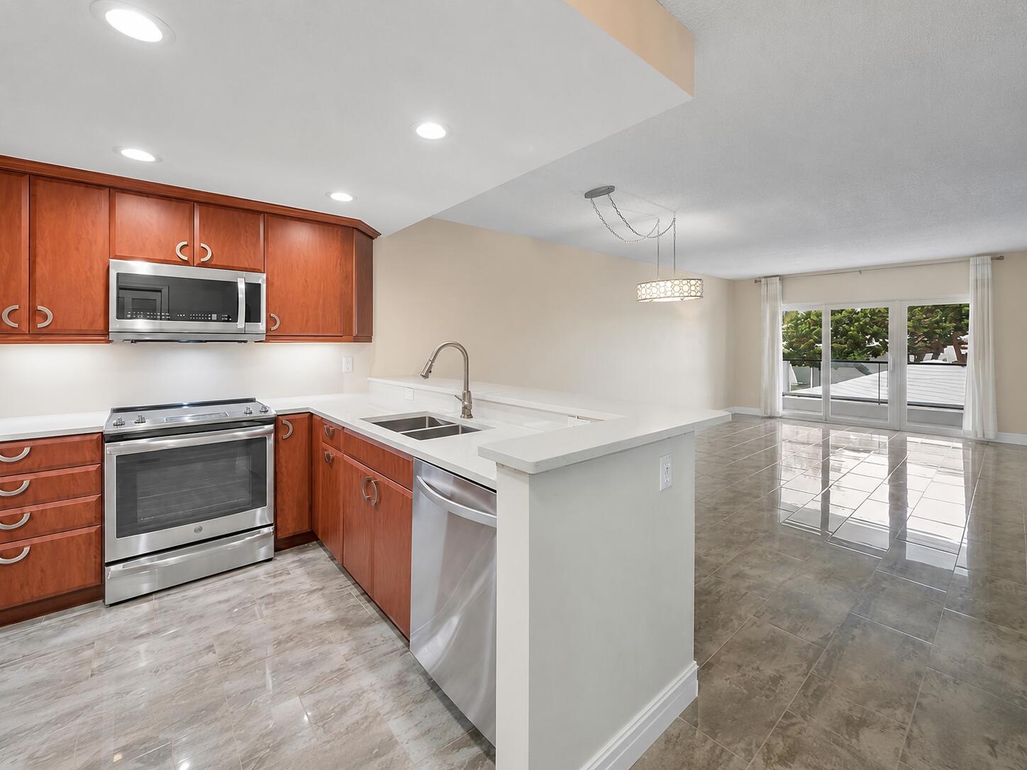 1500 S Ocean Boulevard 207