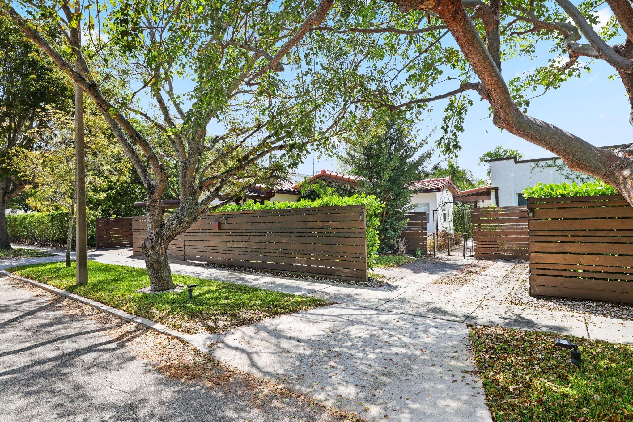 FLAMINGO PARK - Residential