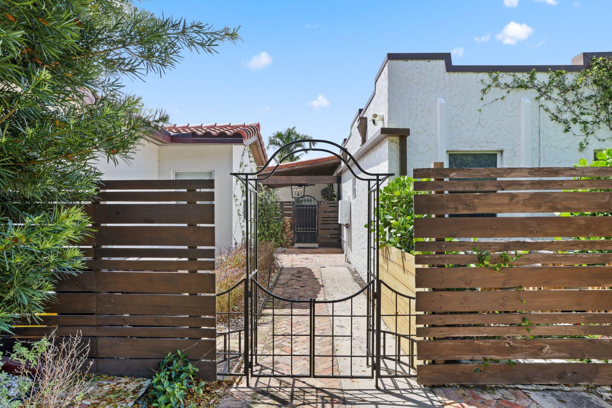 FLAMINGO PARK - Residential