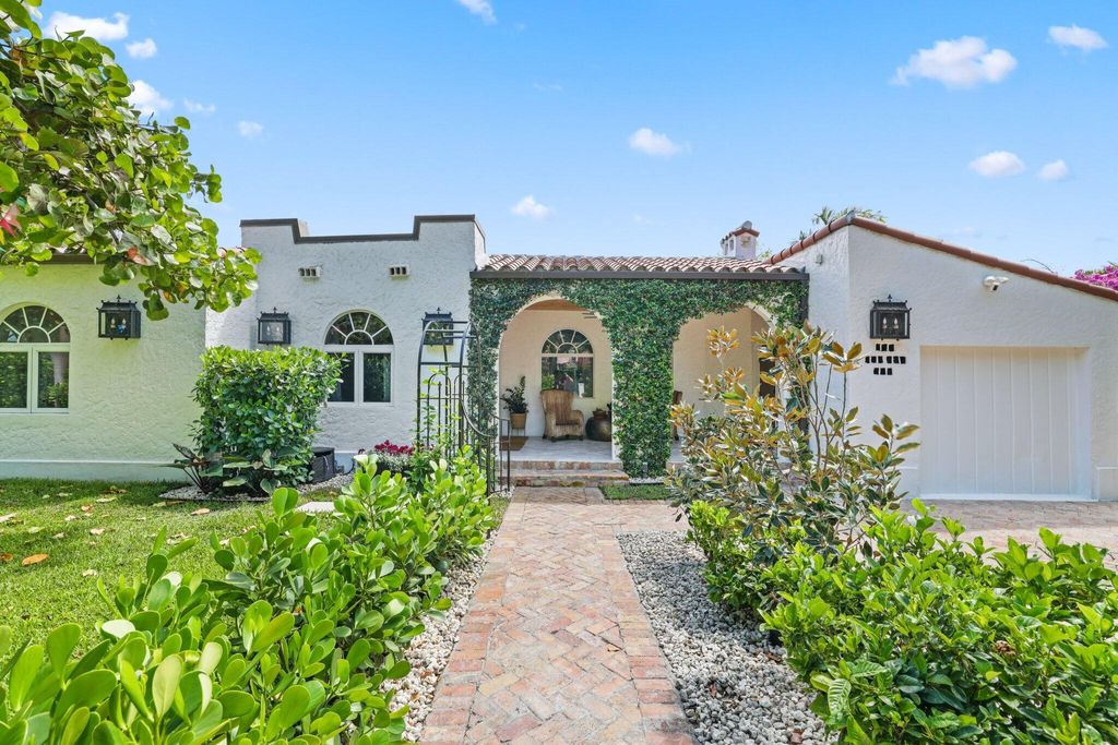 Photo of 706 Sunset Road, West Palm Beach, FL 33401 (MLS # B26011056)