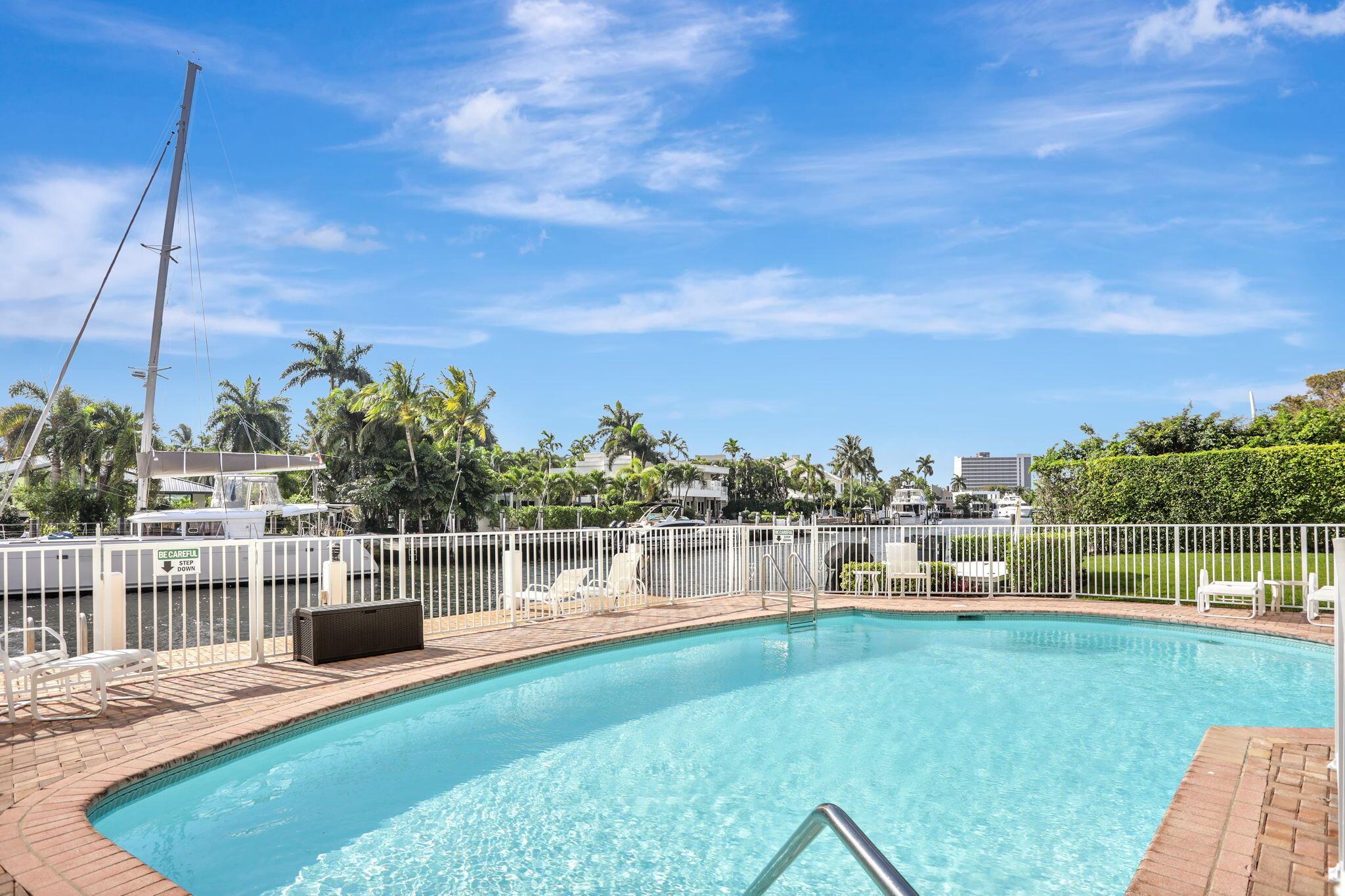 HAWTHORNE BAY CONDO - Residential