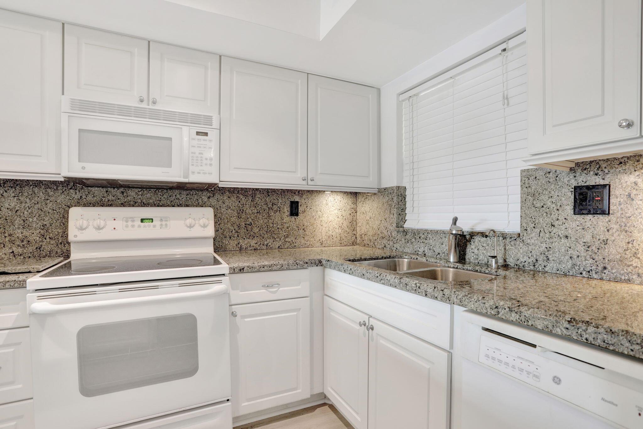 1332 Bayview Drive 303