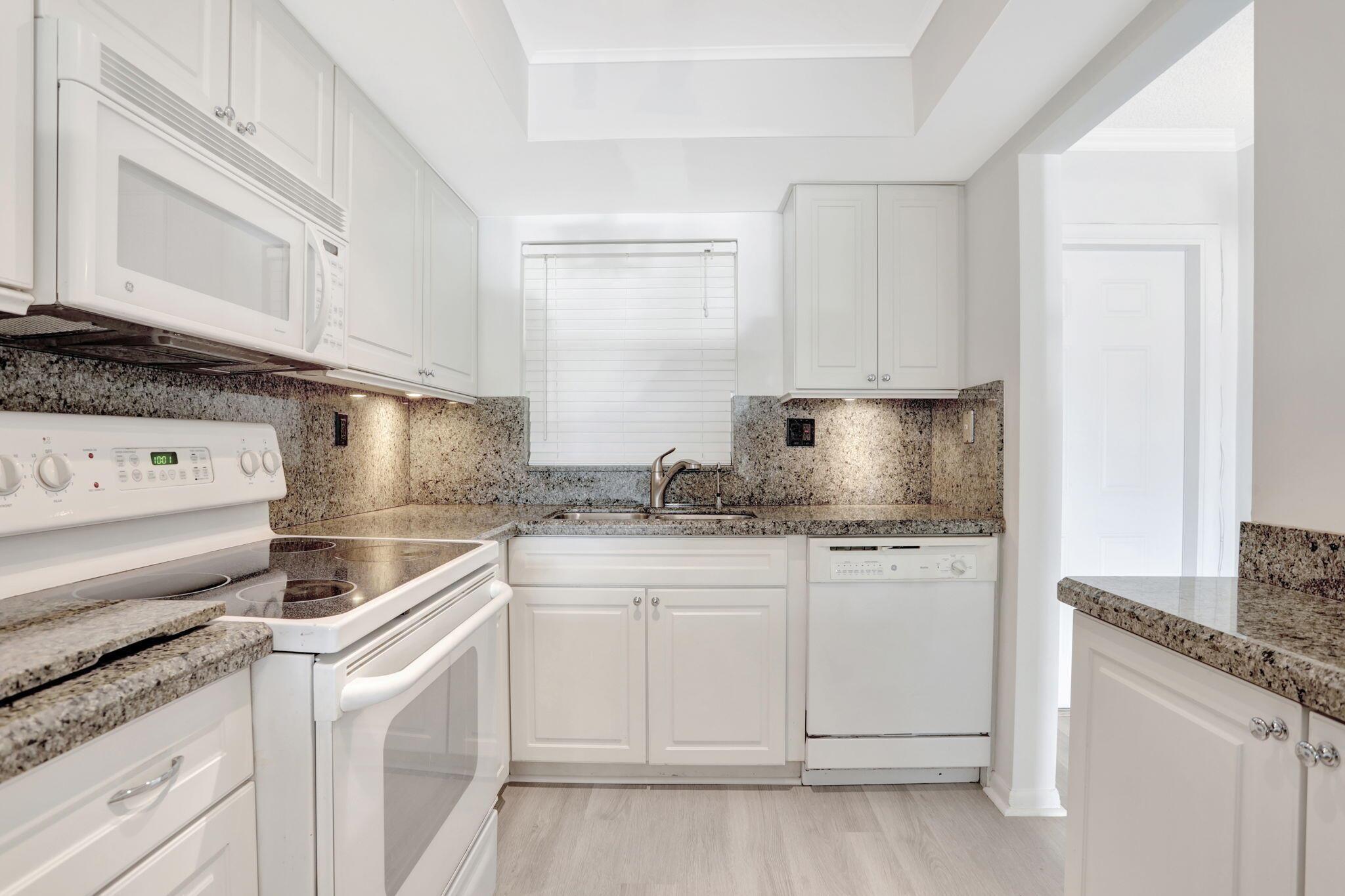 1332 Bayview Drive 303