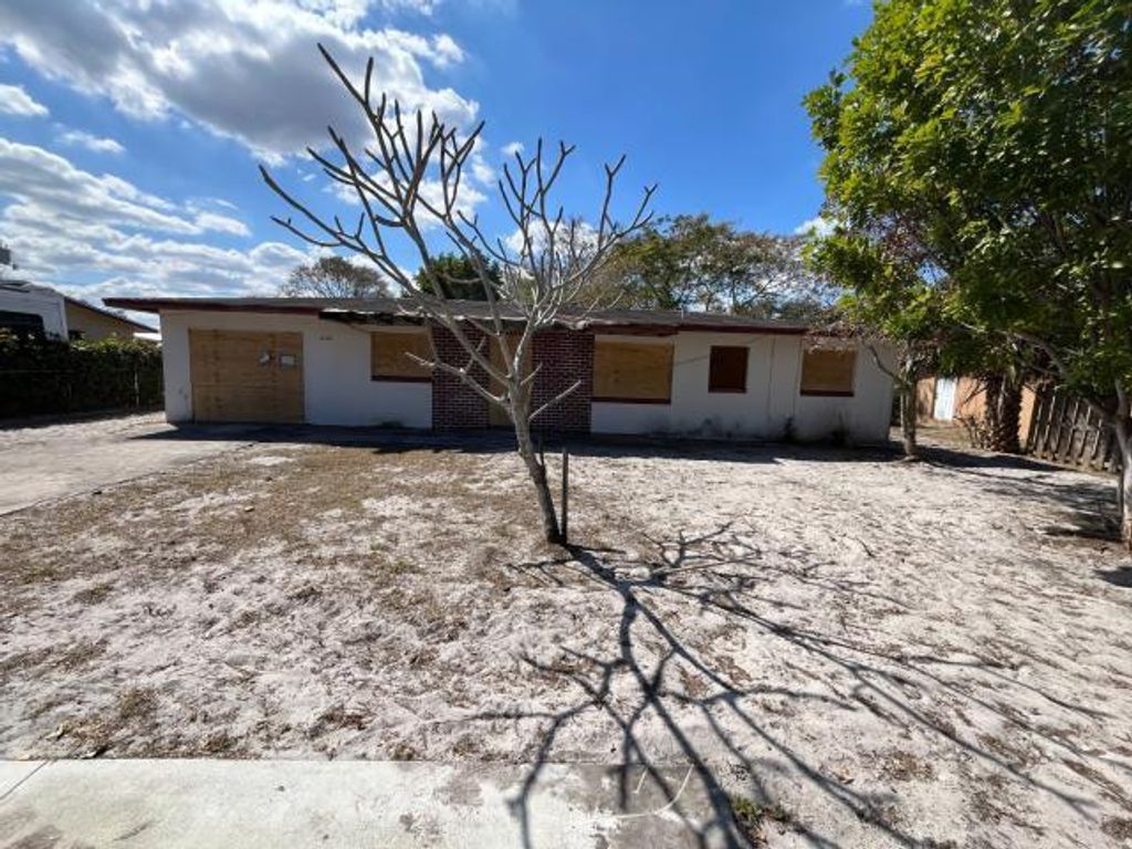Photo of 1620 SE Apache Avenue, Stuart, FL 34994 (MLS # R11163922)