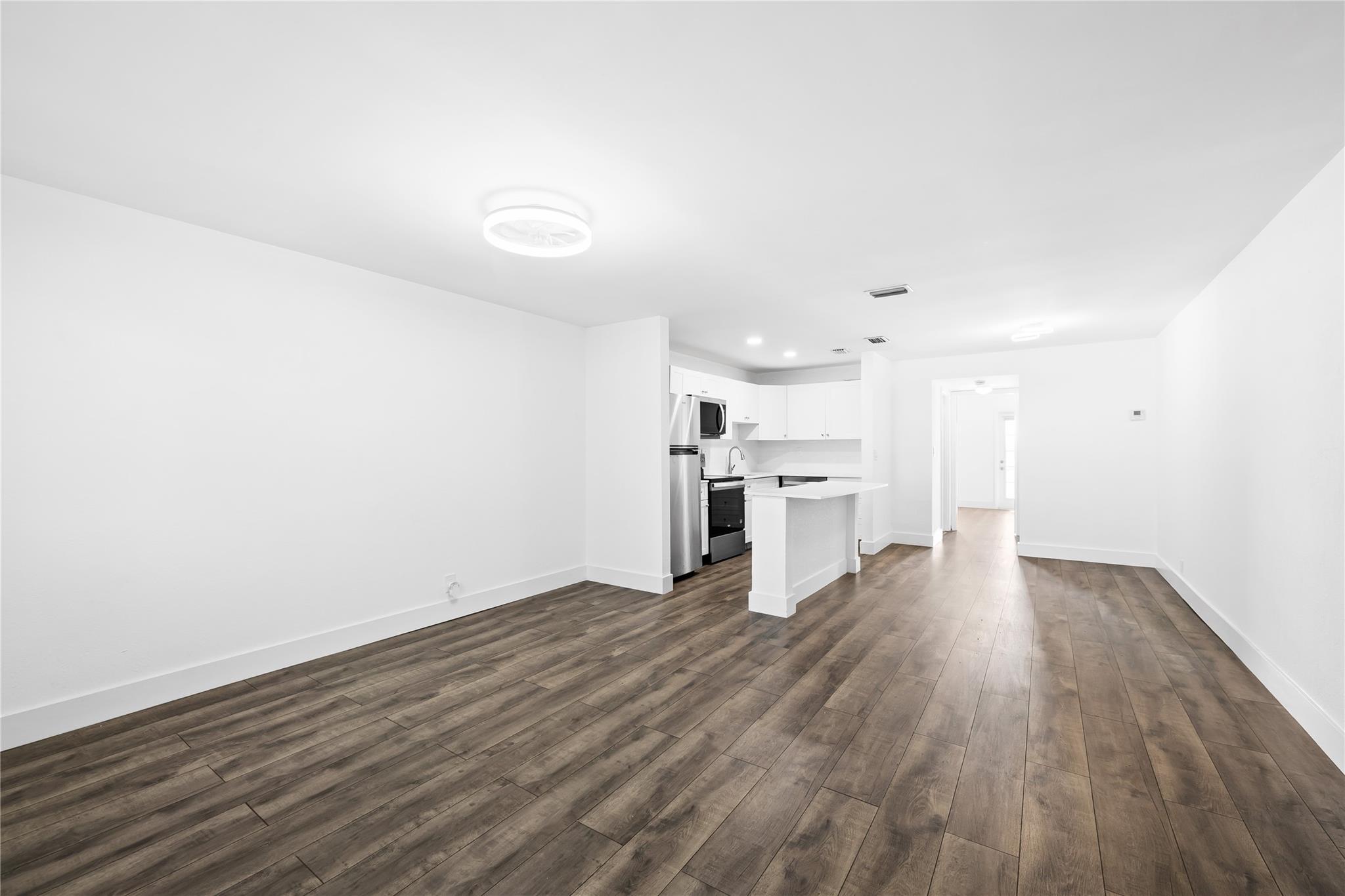 CLUB HOUSE COVE - Residential Lease