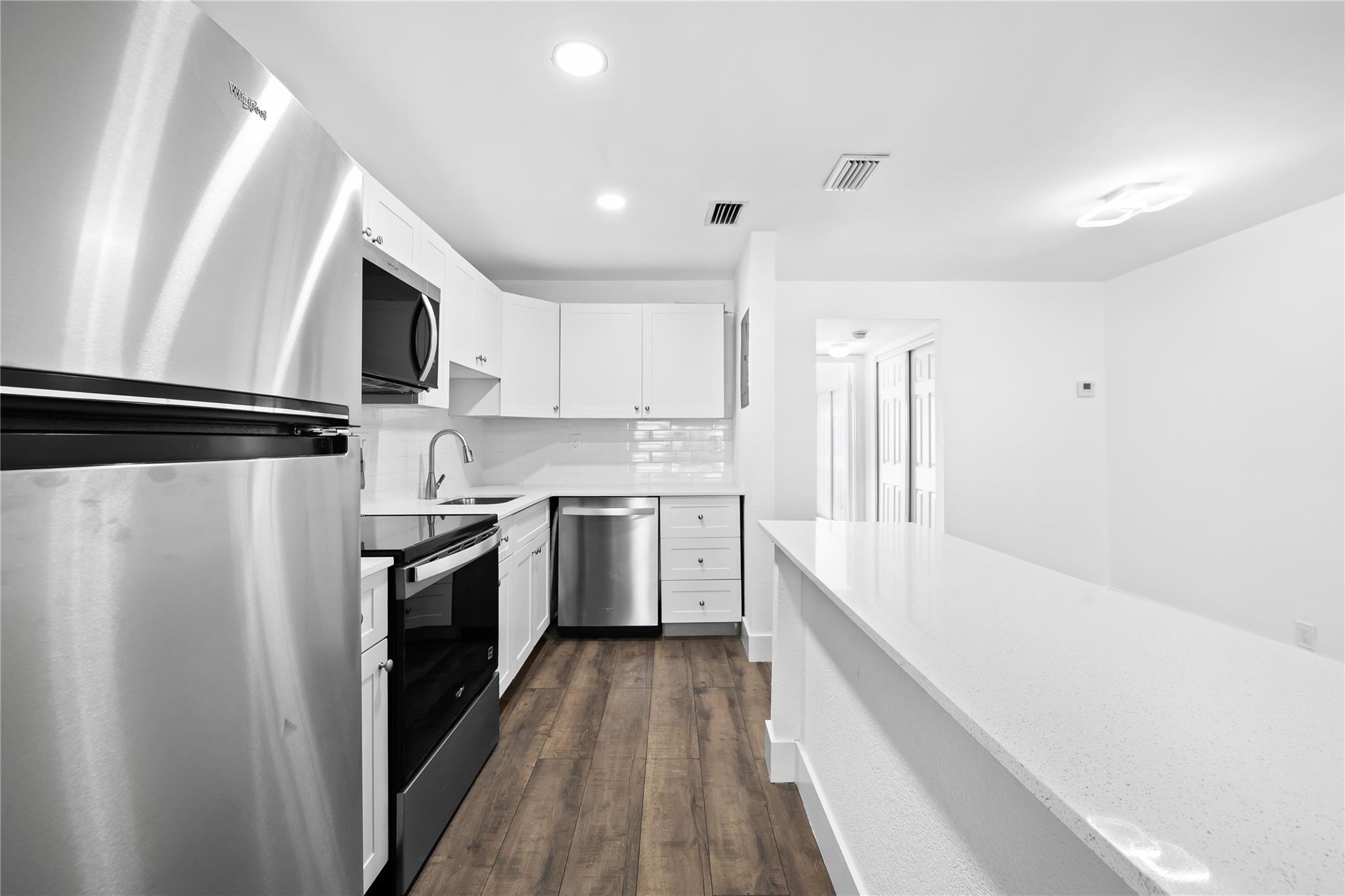 CLUB HOUSE COVE - Residential Lease