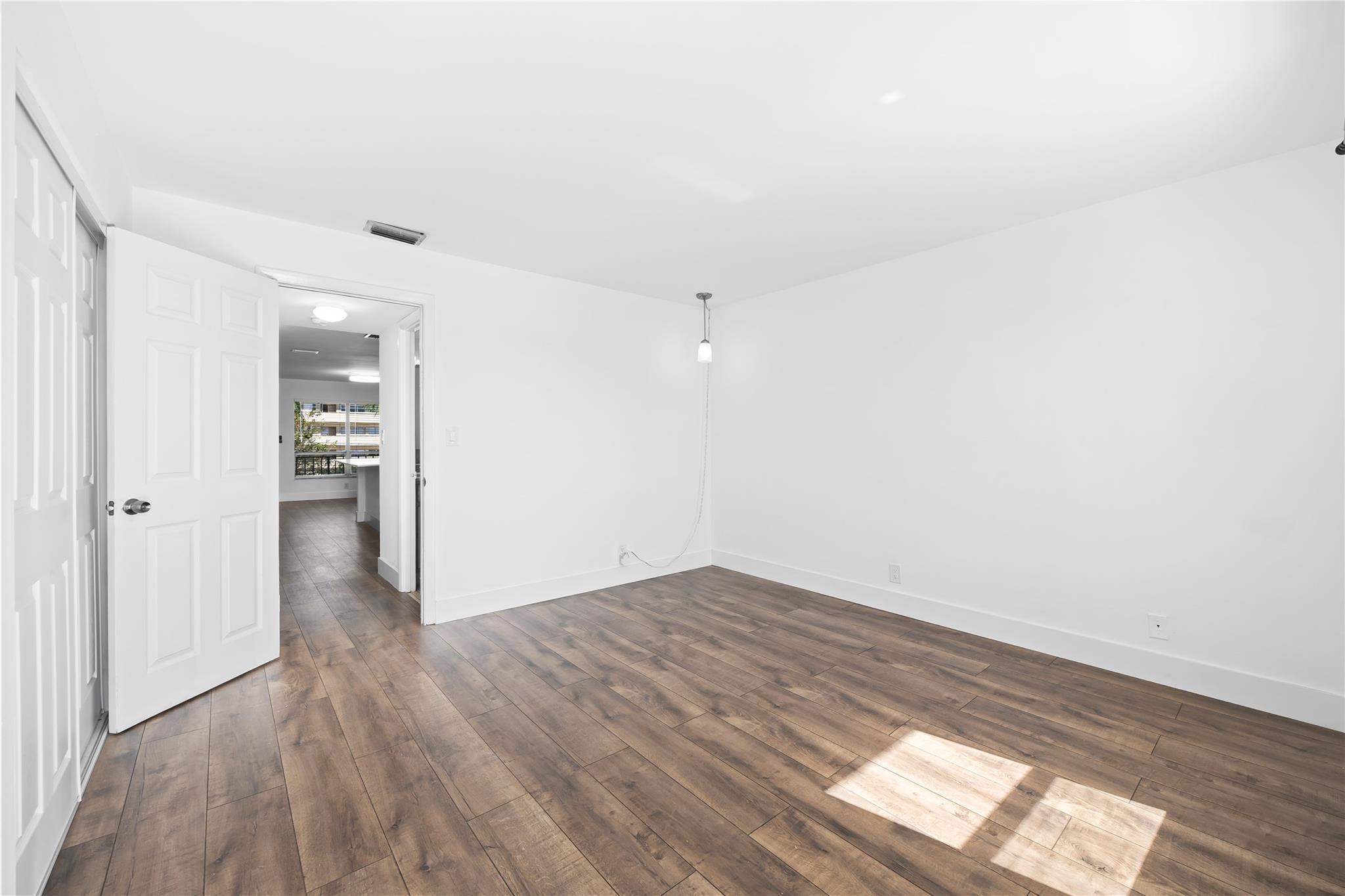 CLUB HOUSE COVE - Residential Lease