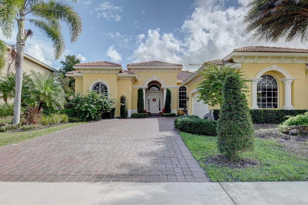 Photo of 862 Edgebrook Lane, West Palm Beach, FL 33411 (MLS # R10690610)