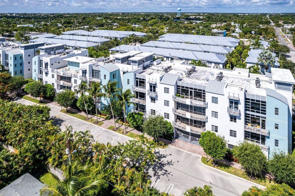 Photo of 335 SE 6th Avenue, Delray Beach, FL 33483 (MLS # B26030428)