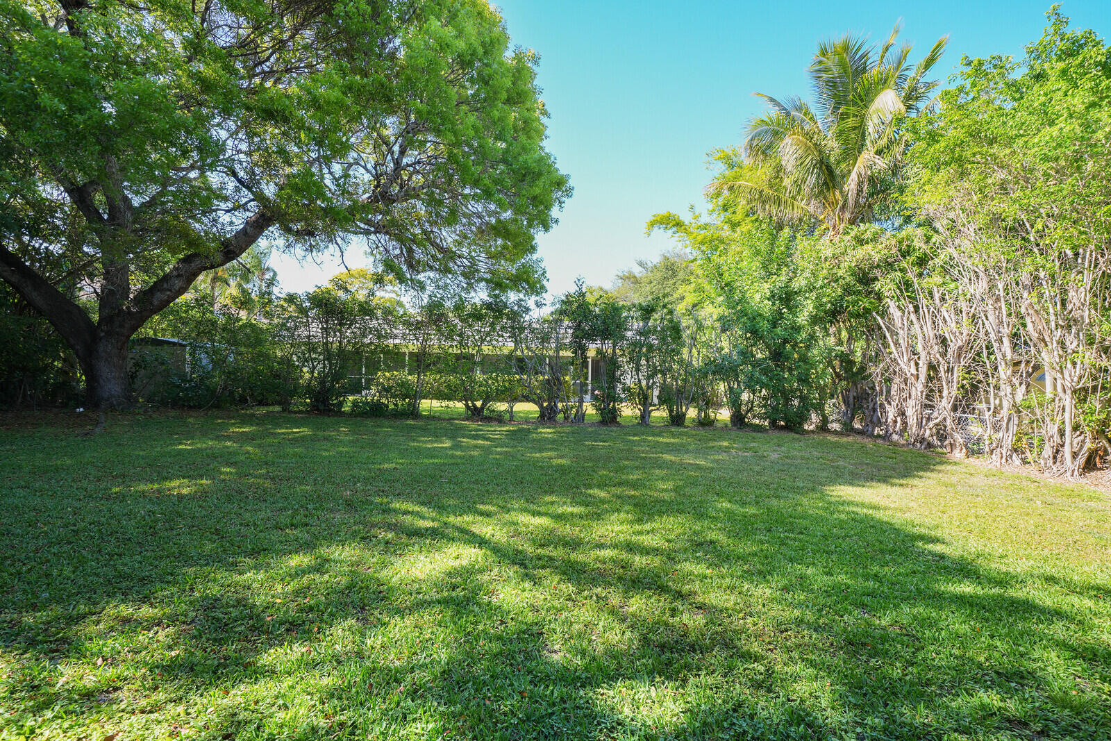 DELRAY MNR - Residential Income