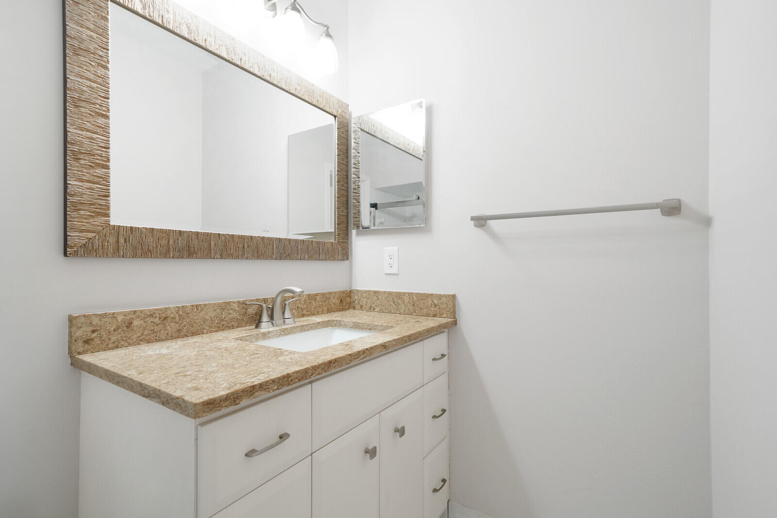 DELRAY MNR - Residential Income