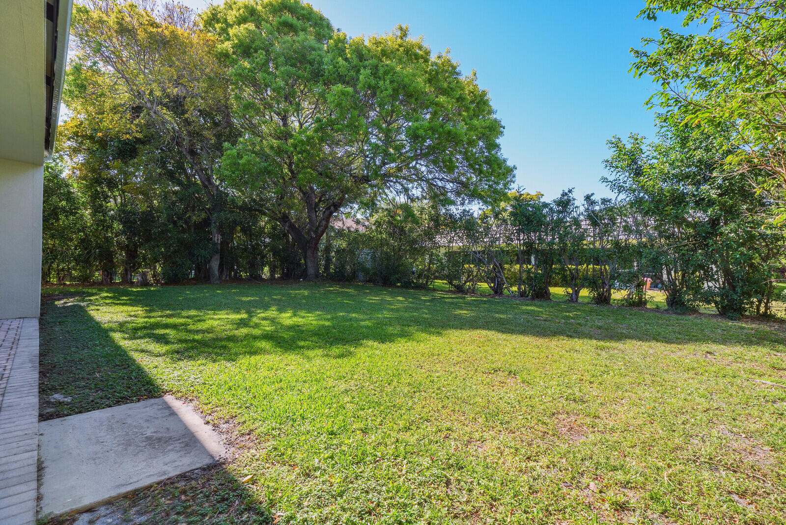DELRAY MNR - Residential Income