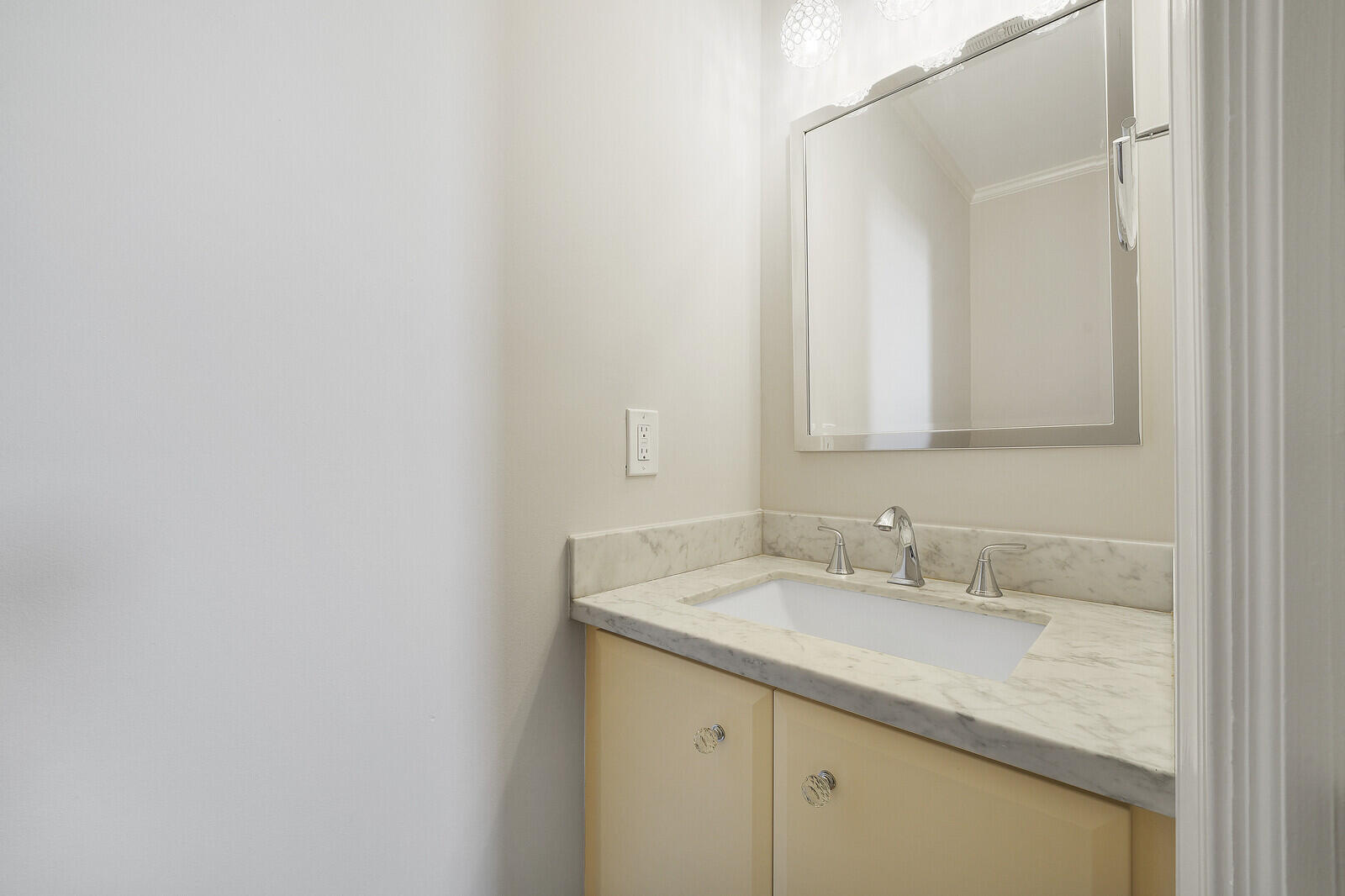 DELRAY MNR - Residential Income