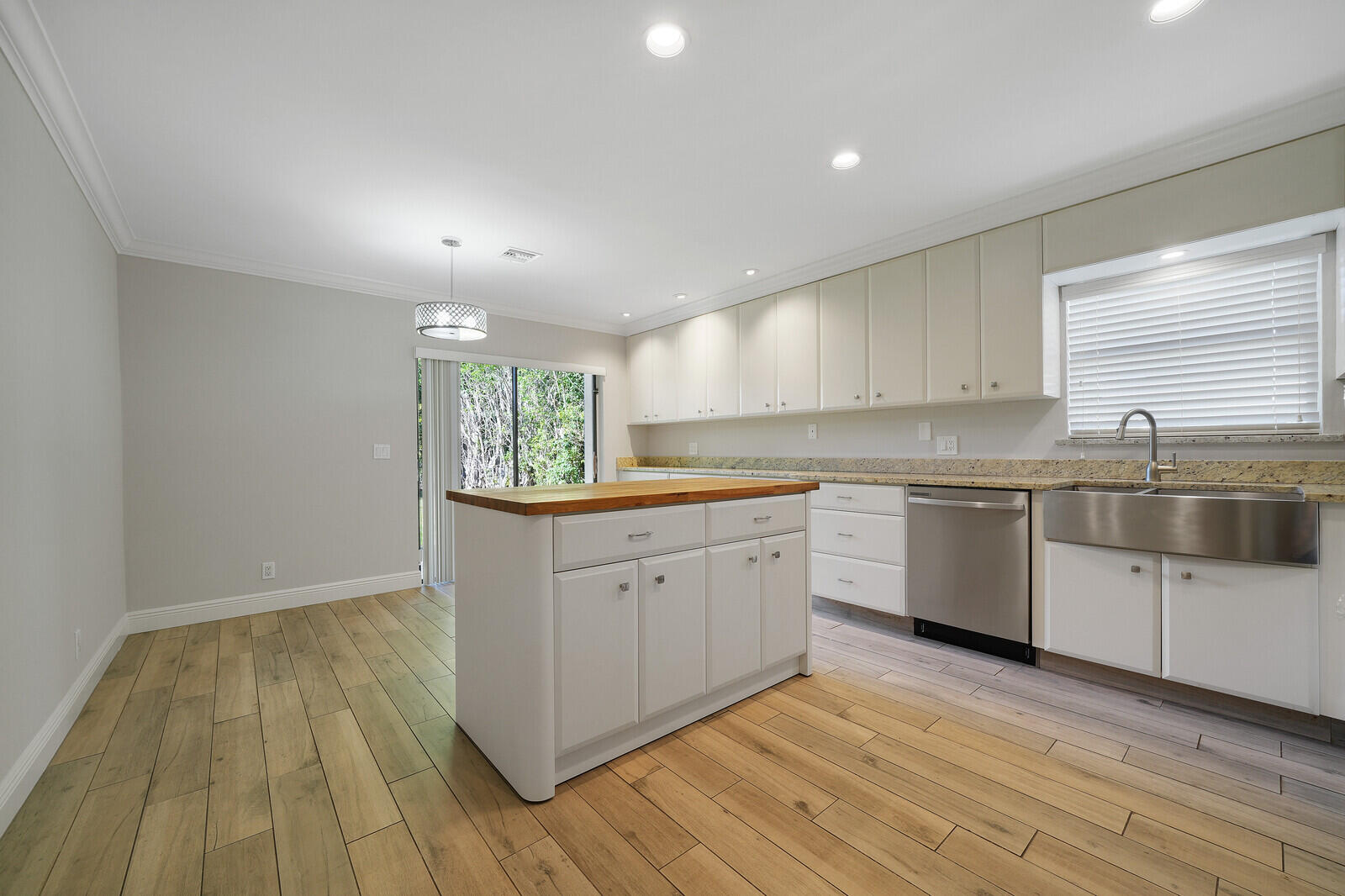 DELRAY MNR - Residential Income