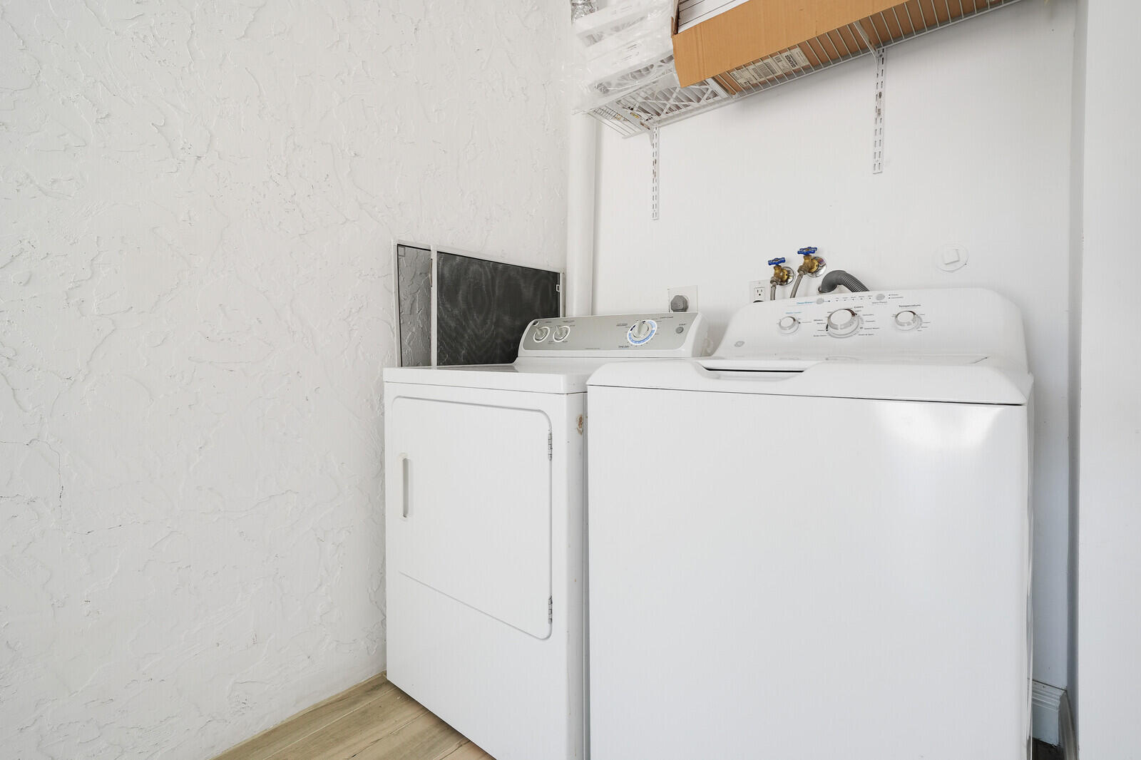 DELRAY MNR - Residential Income