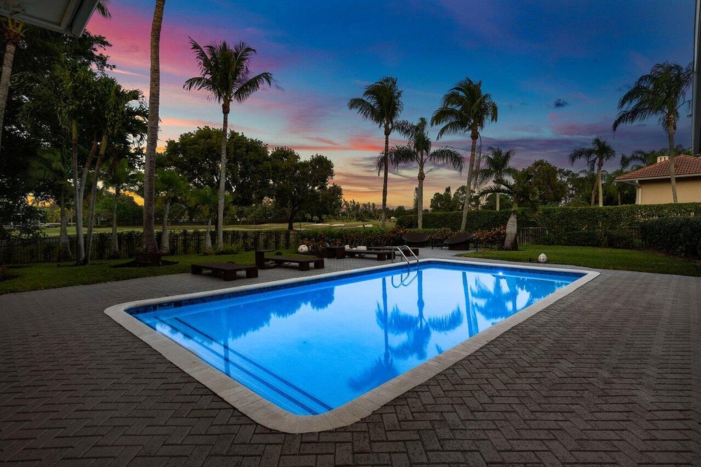 Photo of 101 Sandbourne Lane, Palm Beach Gardens, FL 33418 (MLS # R11135234)