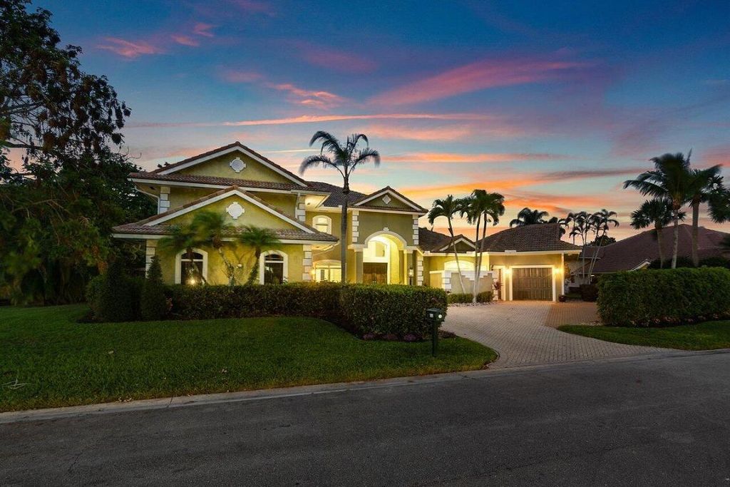 Photo of 101 Sandbourne Lane, Palm Beach Gardens, FL 33418 (MLS # R11135234)