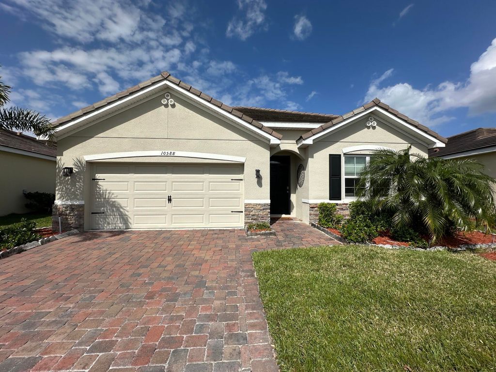 Photo of 10588 SW Toren Way, Port Saint Lucie, FL 34987 (MLS # R11067791)