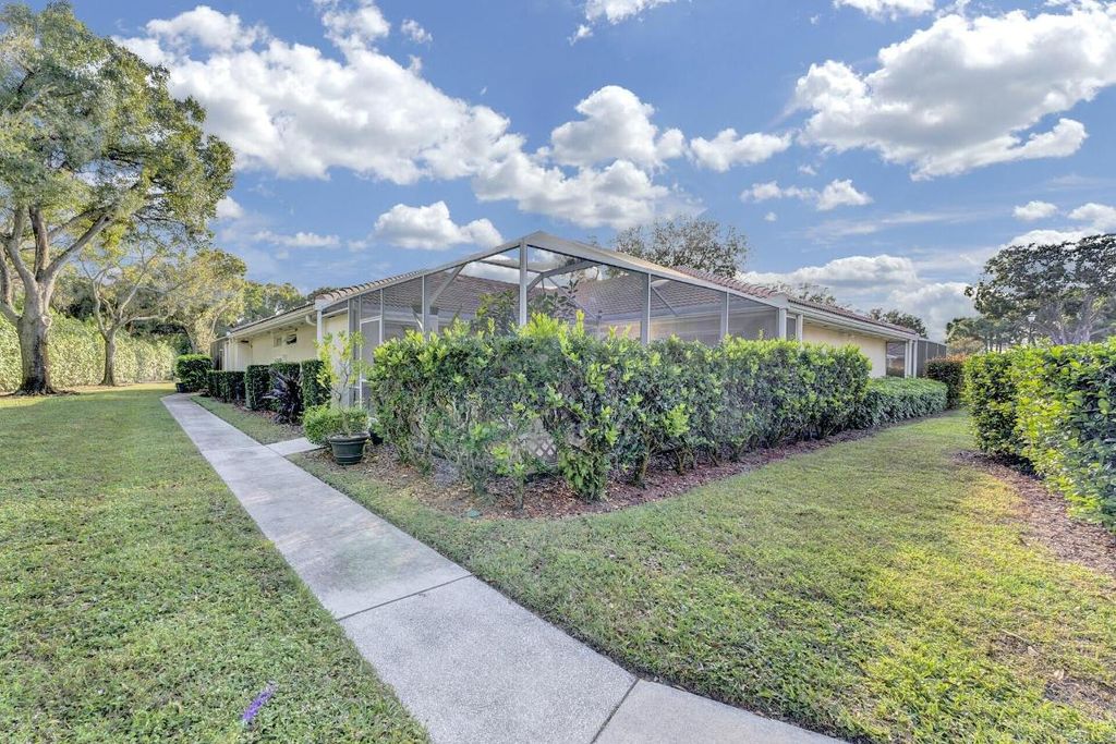 Photo of 9140 Sun Terrace Circle #B, Palm Beach Gardens, FL 33403 (MLS # R10948428)