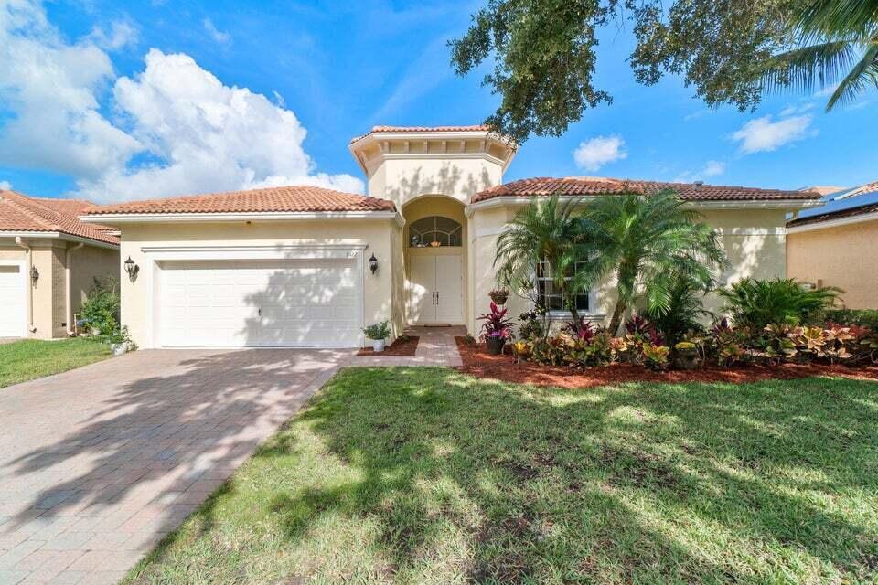 This stunning home is located in the Estate section of beautiful Andros Isle. Situated on a quiet cul-de-sac street. So many wonderful features in this home! Volume ceilings throughout, with a formal living area, a formal dining area and an open design kitchen w/island, granite countertops, 42''high custom cabinetry and NEWER stainless appliances. Crown molding throughout. Spacious bedrooms.Owner just had custom window treatments installed! Plantation shutters throughout living areas and custom shades in the bedrooms. NEWER WASHER AND DRYER, NEW AC.