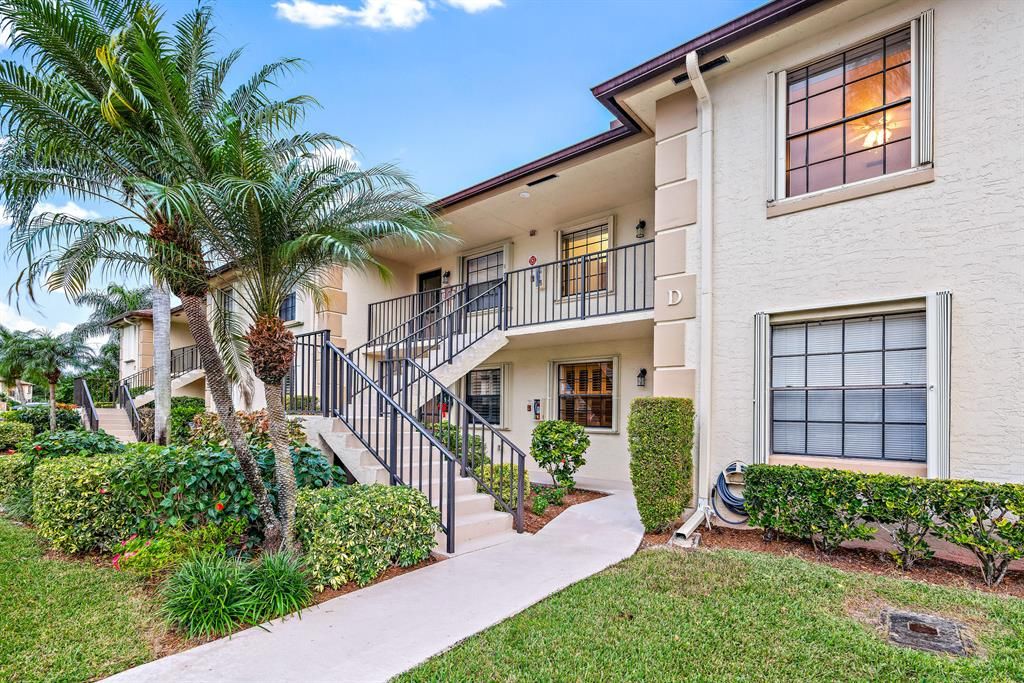 Photo of 1102 Pinecrest Circle #D, Jupiter, FL 33458 (MLS # R10885708)