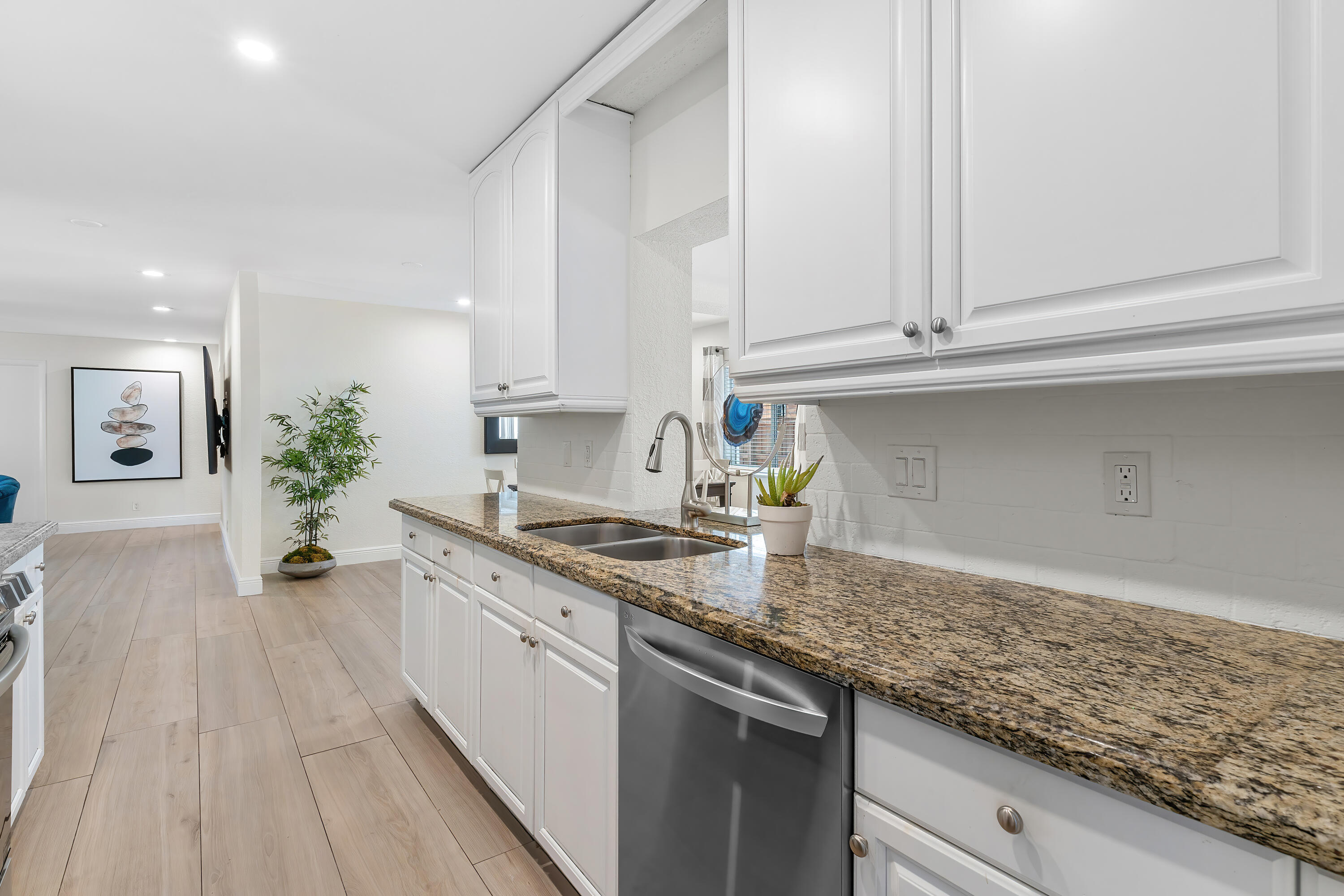 TROPIC PALMS 1 - Residential Lease