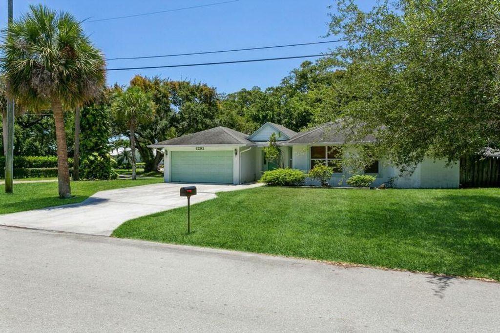 Photo of 2292 Flamingo Road, Palm Beach Gardens, FL 33410 (MLS # R10722901)