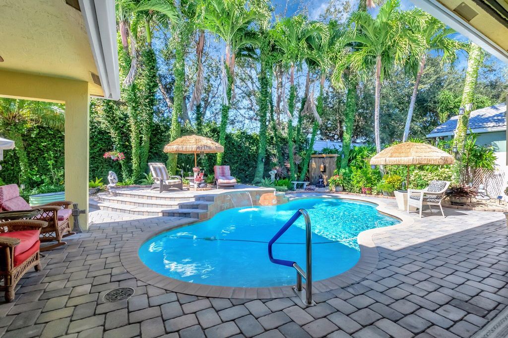 Photo of 12633 Oak Run Court, Boynton Beach, FL 33436 (MLS # R11050373)