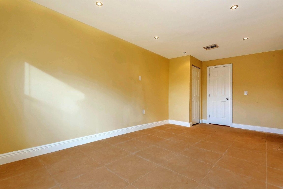 Broadview Park 36-33 B - Residential