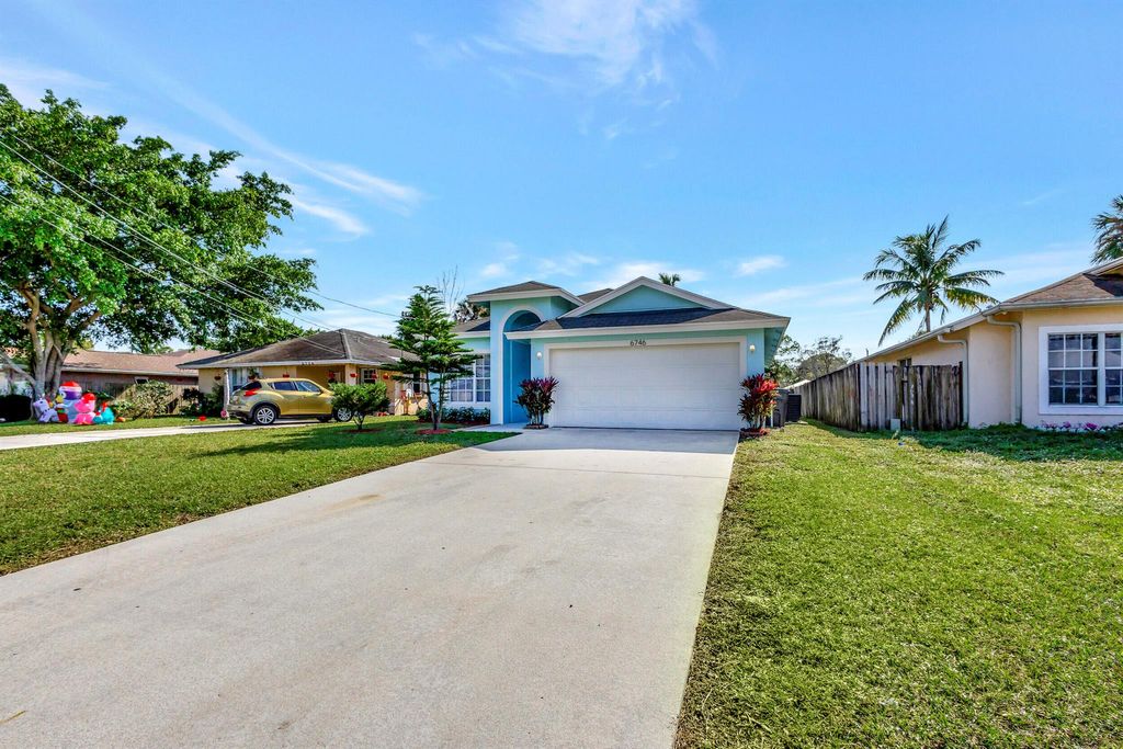 Photo of 6746 3rd Street, Jupiter, FL 33458 (MLS # R10945903)