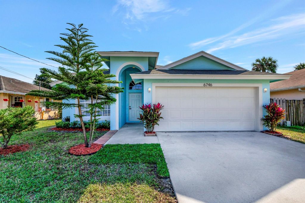 Photo of 6746 3rd Street, Jupiter, FL 33458 (MLS # R10945903)