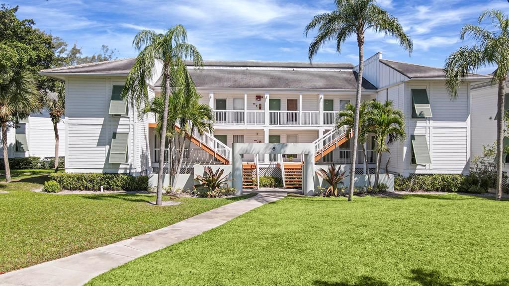 Photo of 166 Cypress Point Dr, Palm Beach Gardens, FL 33418 (MLS # R10803517)