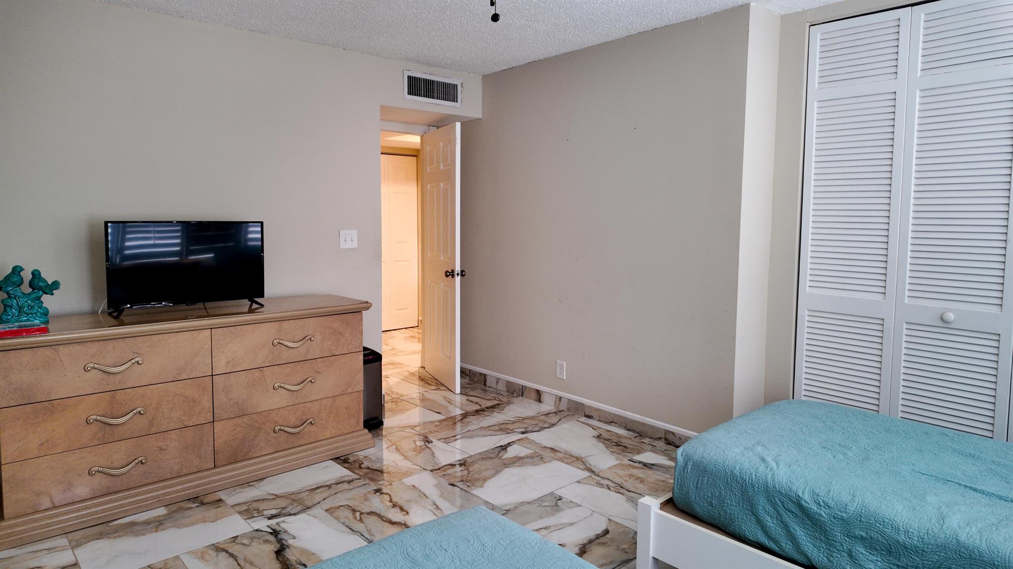 FOUNTAINS OF PALM BEACH C - Residential Lease