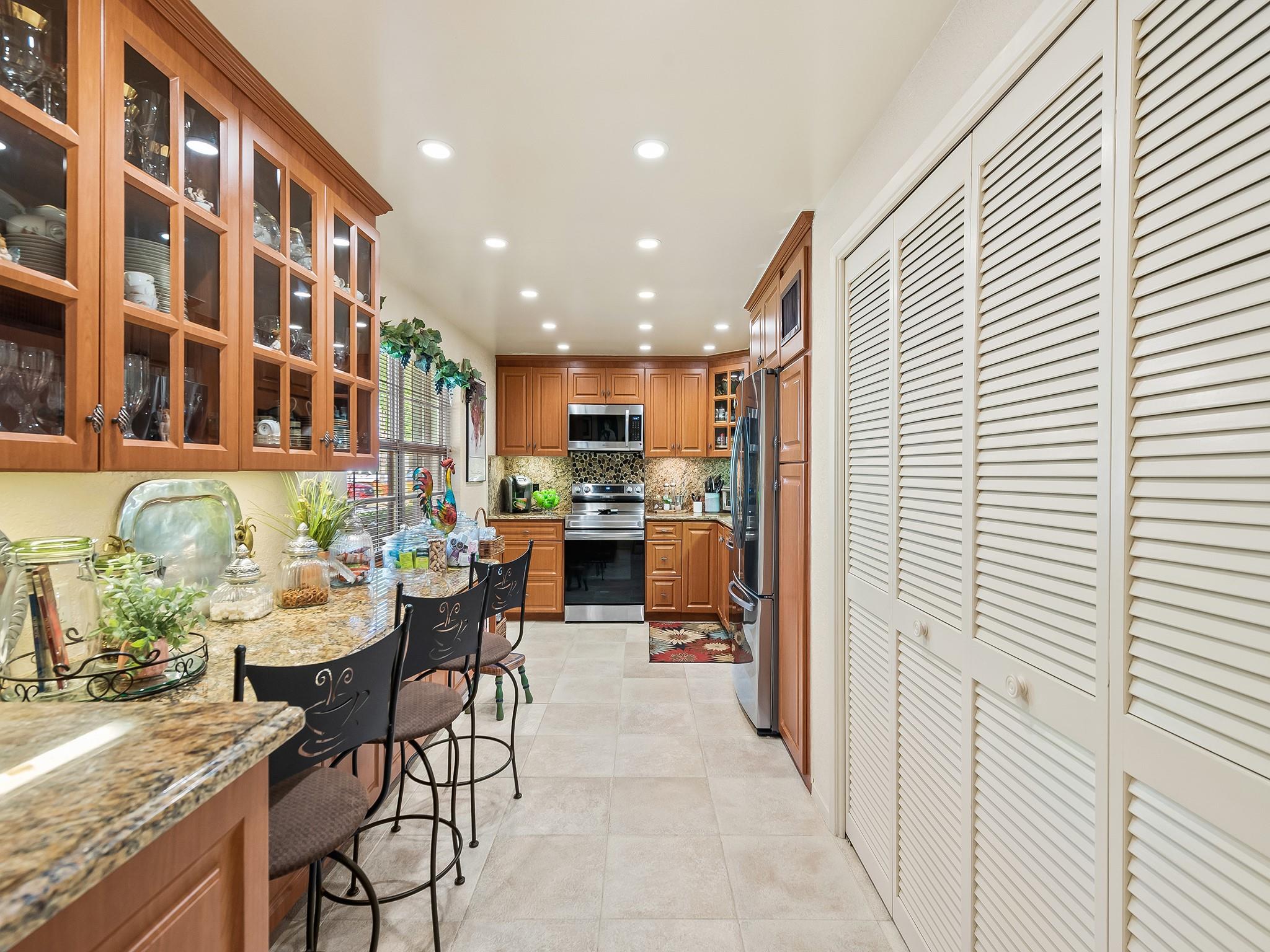 4221 W Palm Aire Dr 102