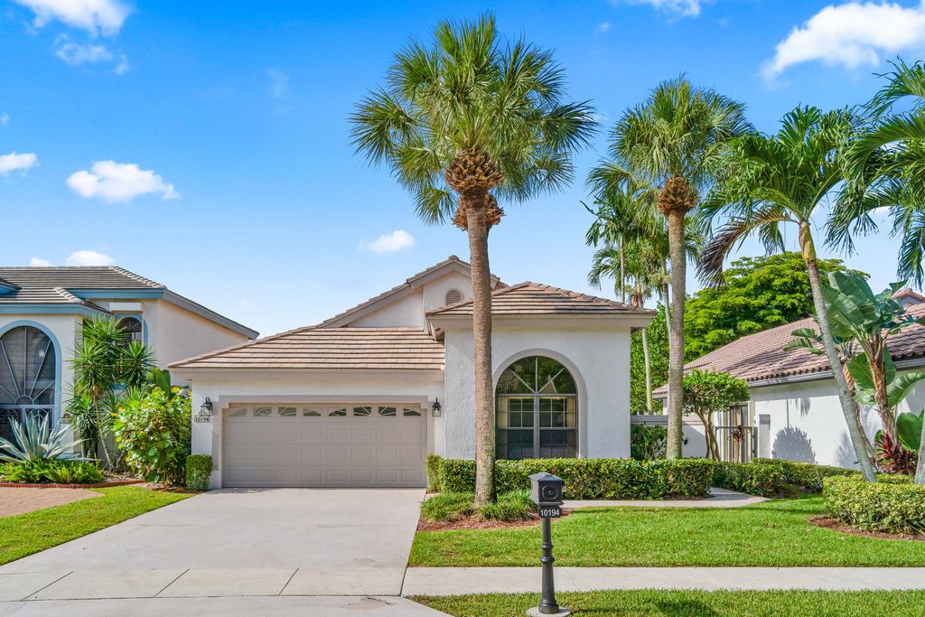 Photo of 10194 N Lexington Circle, Boynton Beach, FL 33436 (MLS # R11094124)