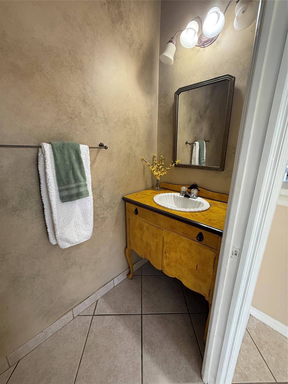 Sectors 8, 9 & 10 161-3 B - Residential Lease