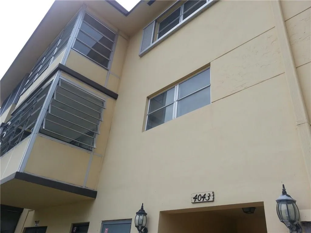 4043 NW 16th St Unit B-304