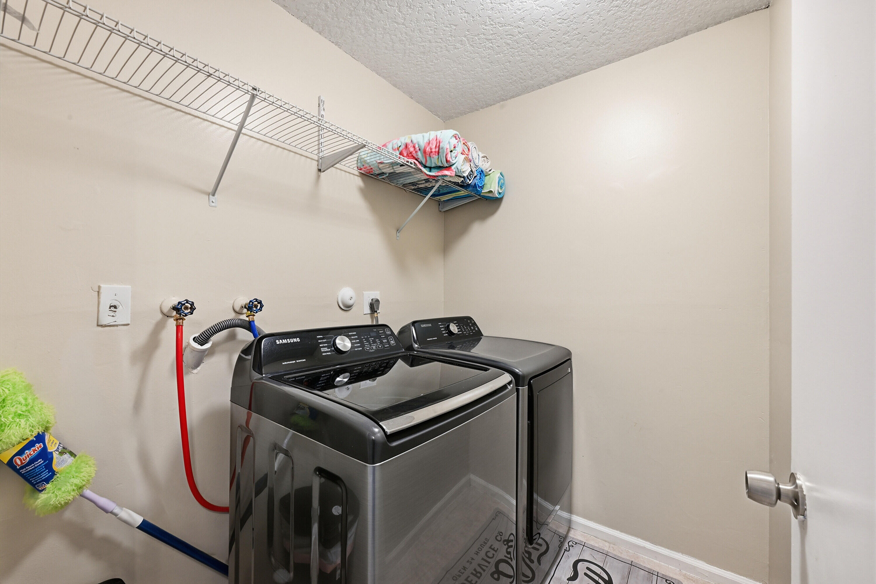 PINE RIDGE - Residential