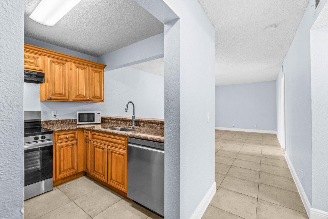 1495 Lake Crystal Drive H