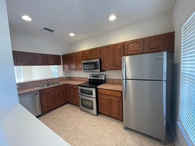 PALMBROOKE TOWNHOMES - Residential Lease