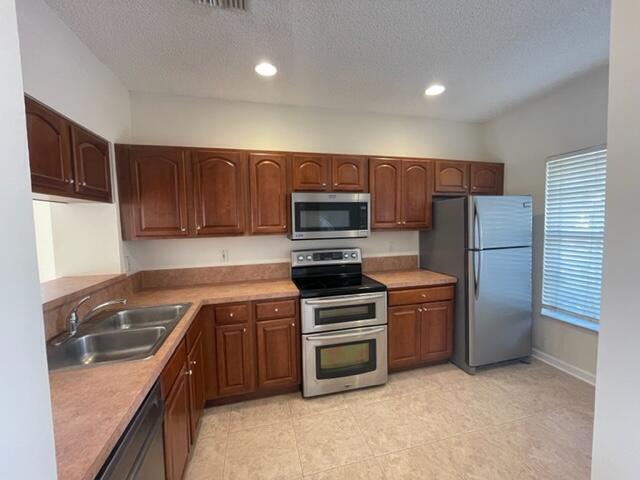 PALMBROOKE TOWNHOMES - Residential Lease