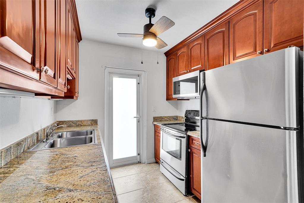 PRESIDENTIAL CONDOMINUM - Residential Lease