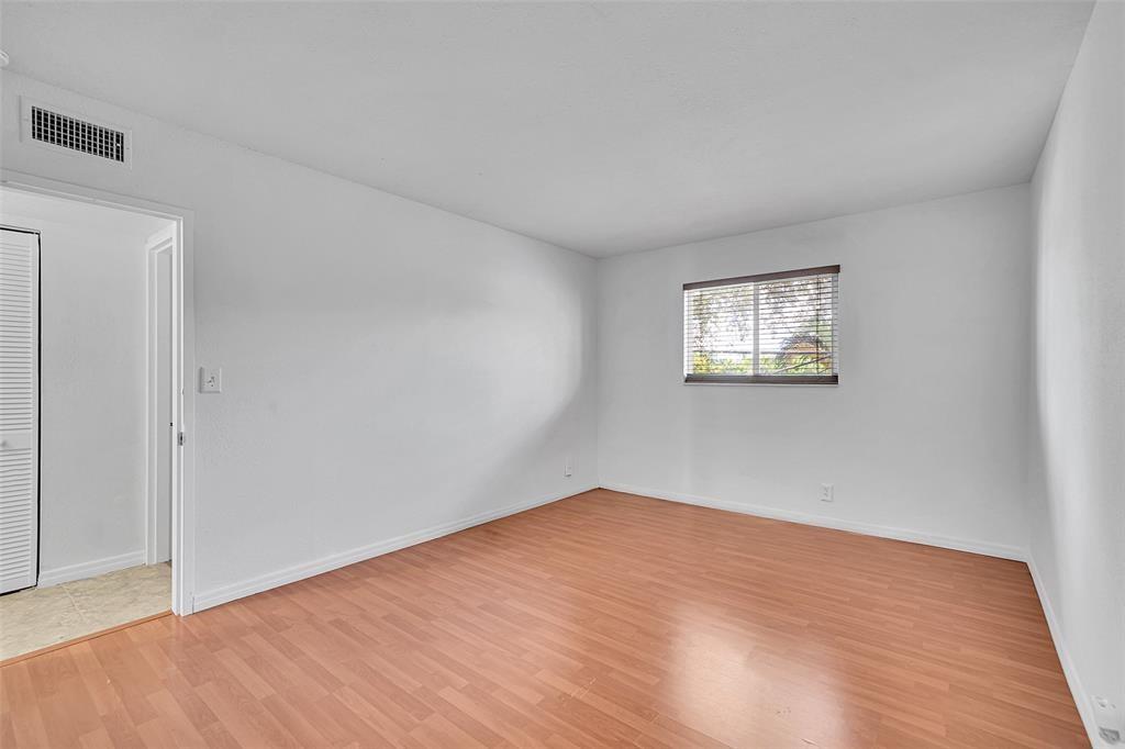 PRESIDENTIAL CONDOMINUM - Residential Lease