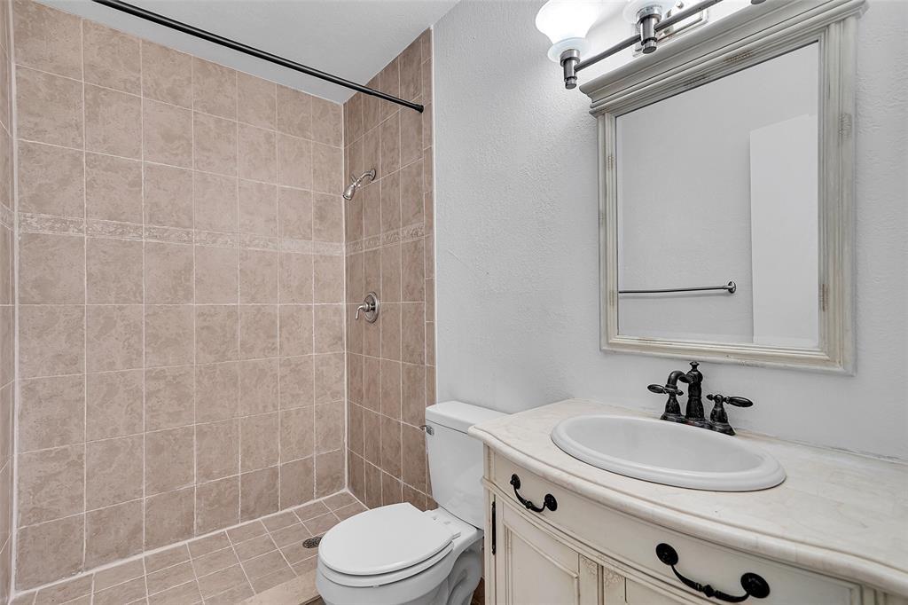 PRESIDENTIAL CONDOMINUM - Residential Lease