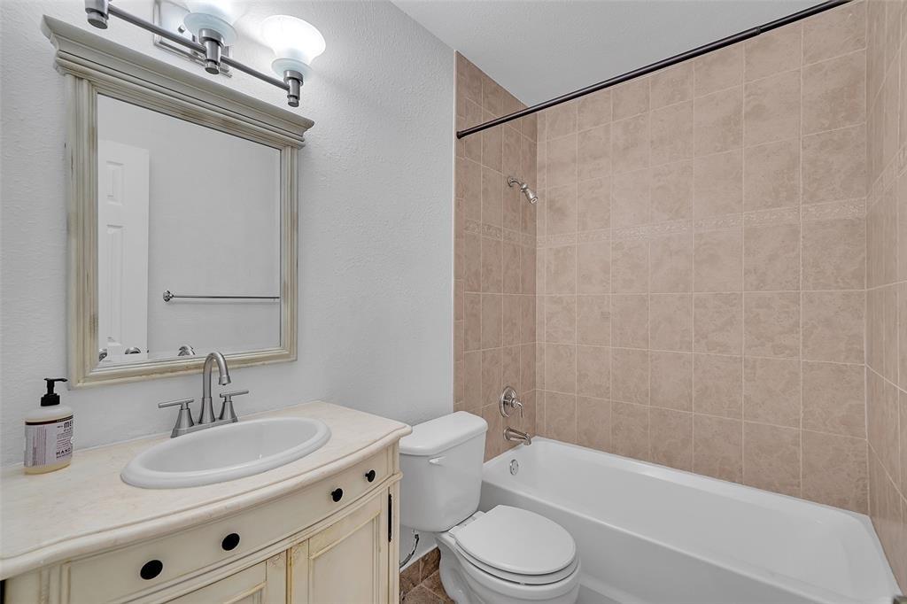 PRESIDENTIAL CONDOMINUM - Residential Lease