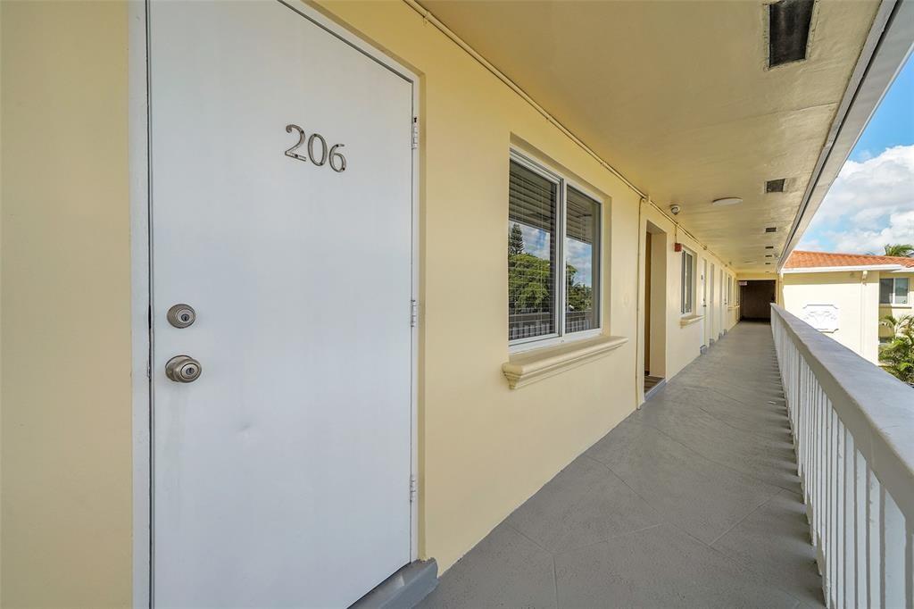 PRESIDENTIAL CONDOMINUM - Residential Lease