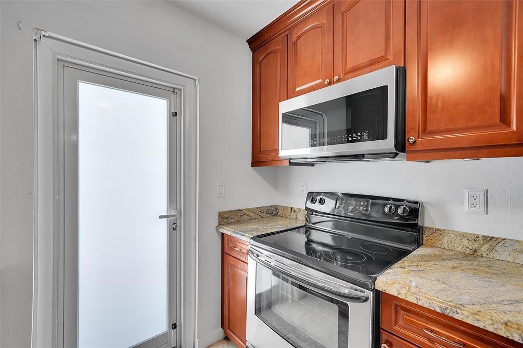 PRESIDENTIAL CONDOMINUM - Residential Lease